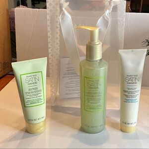 Mary Kay Satin Hands Pampering Set